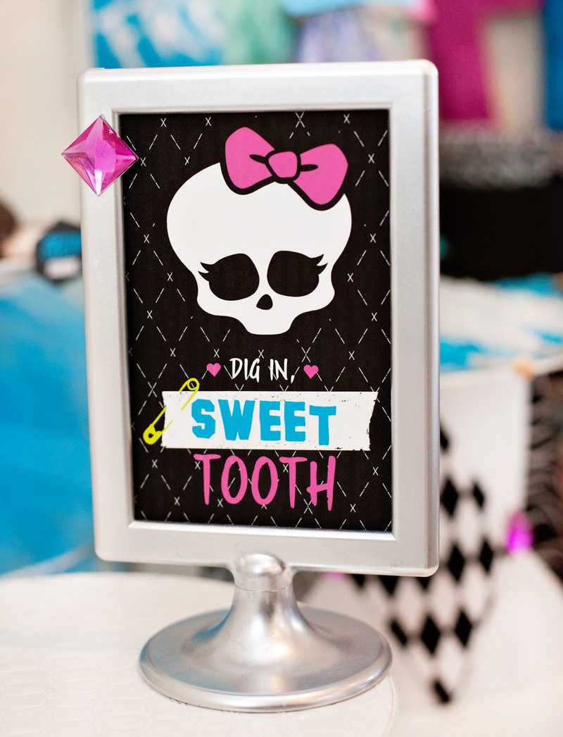 Monster High Birthday Party – (Freaky Fab) Free Printables Regarding Monster High Birthday Card Template